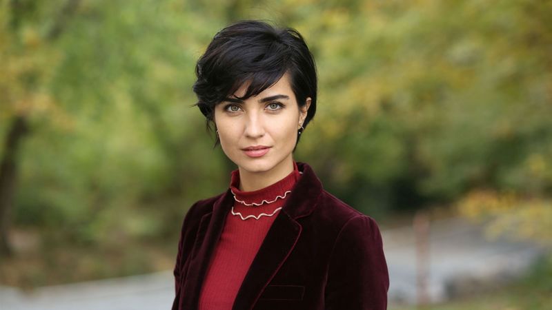 توبا بويوكستون - Tuba Buyukustun