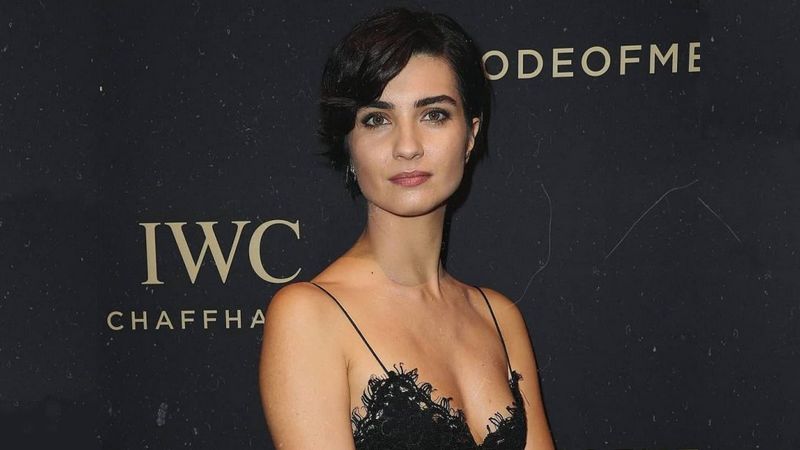 توبا بويوكستون - Tuba Buyukustun