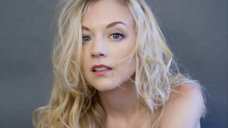 إيميلي كيني - Emily Kinney