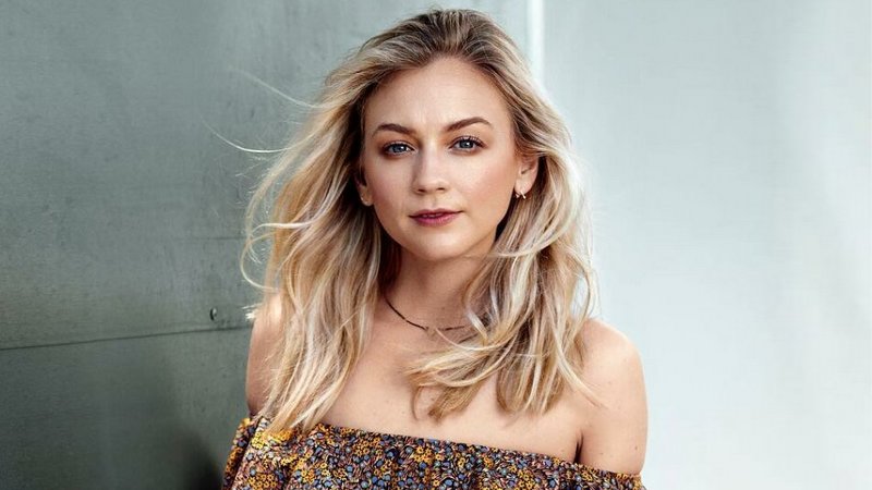 إيميلي كيني - Emily Kinney