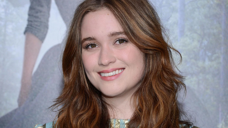 أليس إنجليرت - Alice Englert