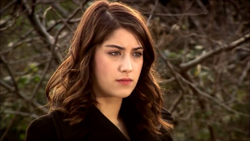 هازال كايا - Hazal Kaya