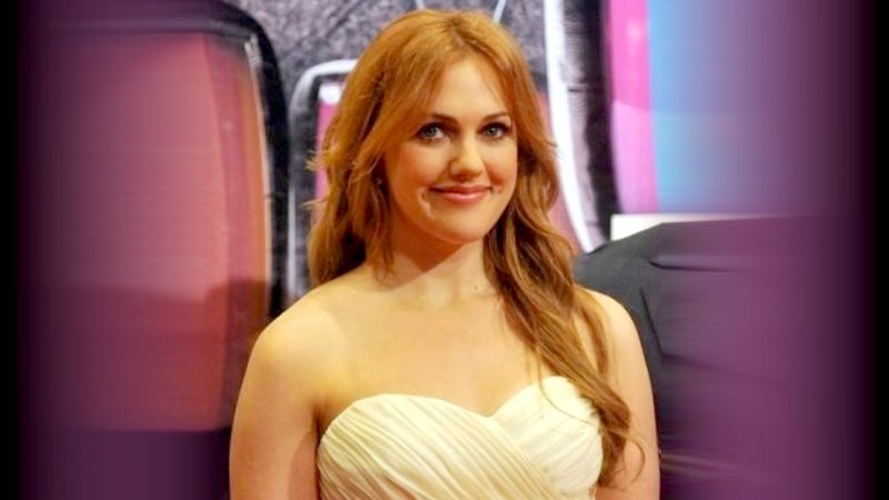 Meryem Uzerli 10