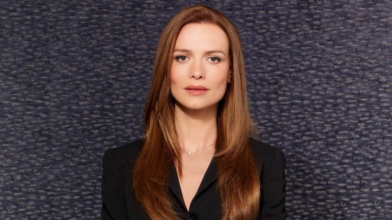 سافرون بوروز - Saffron Burrows