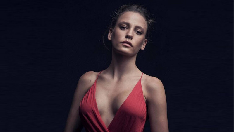 سرناي ساريكايا - Serenay Sarikaya