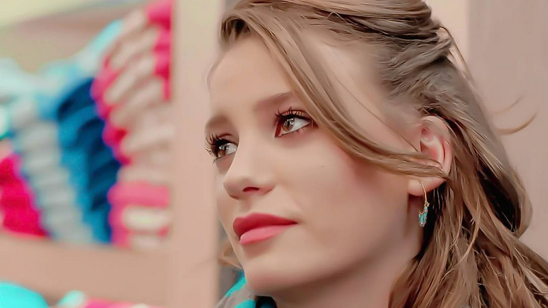 سرناي ساريكايا - Serenay Sarikaya