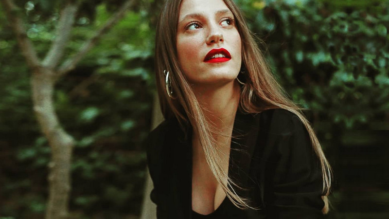 سرناي ساريكايا - Serenay Sarikaya