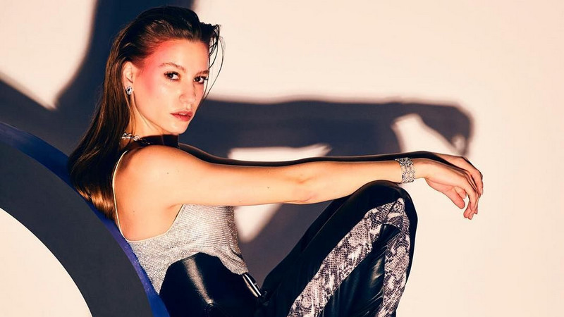 سرناي ساريكايا - Serenay Sarikaya